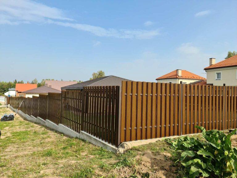 Sumontuota skardinė tvora Frankfurte